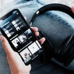 Baixar musicas x Streaming: quais as vantagens de ouvir músicas online