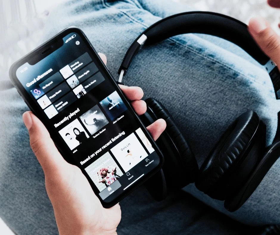 Baixar musicas x Streaming: quais as vantagens de ouvir músicas online